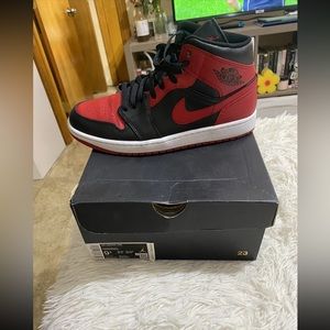Nike Air Jordan 1 Mid Banned Black University Red White 554724 074 Size 9.5